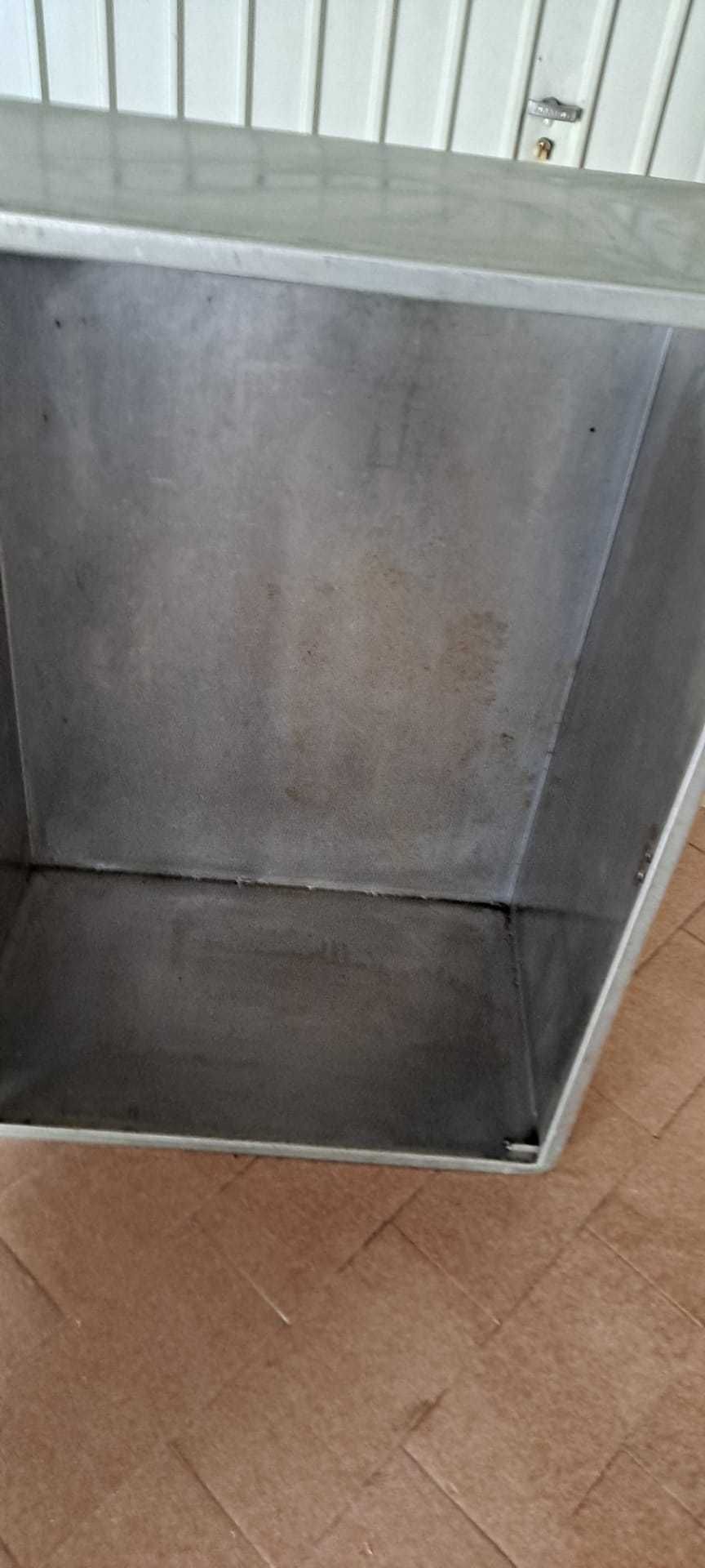 Armário de inox com porta imbutir