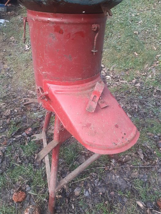 Młynek do zboża " Bak"