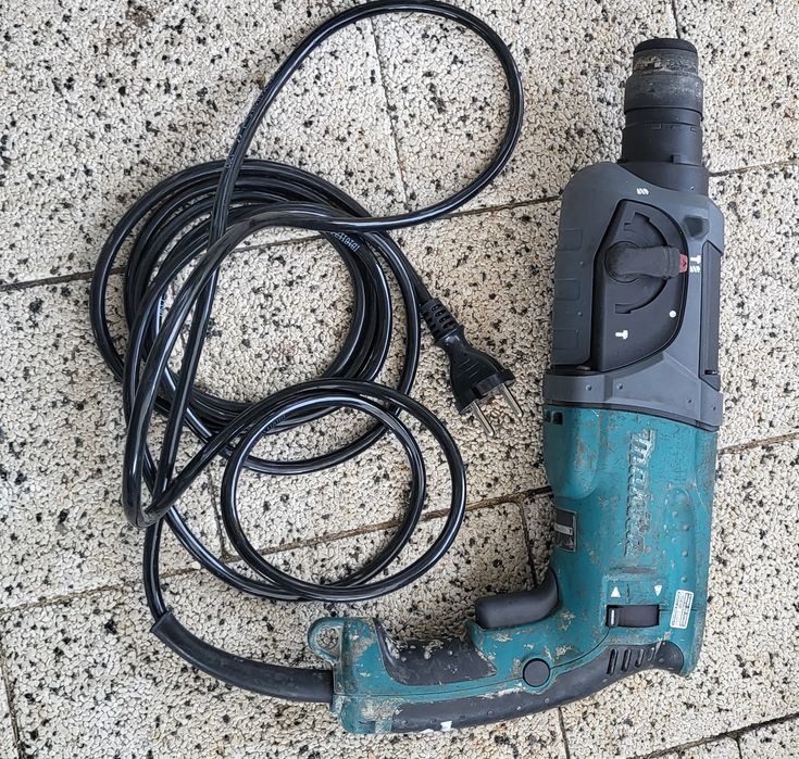 Makita mlotowiertarka 780W HR2470