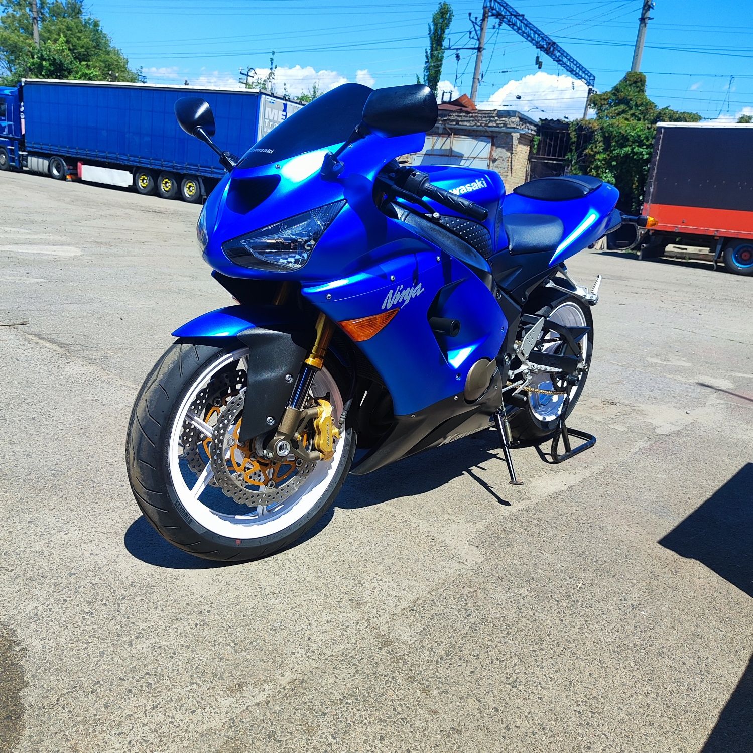 Продам Kawasaki ZX6R