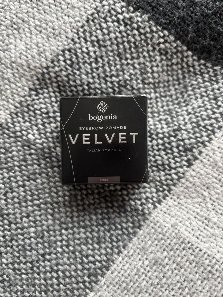 Стійка помадка для брів Velvet 104