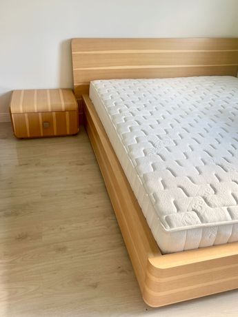 Łóżko drewniane z materacem 160x200 + szafka nocna