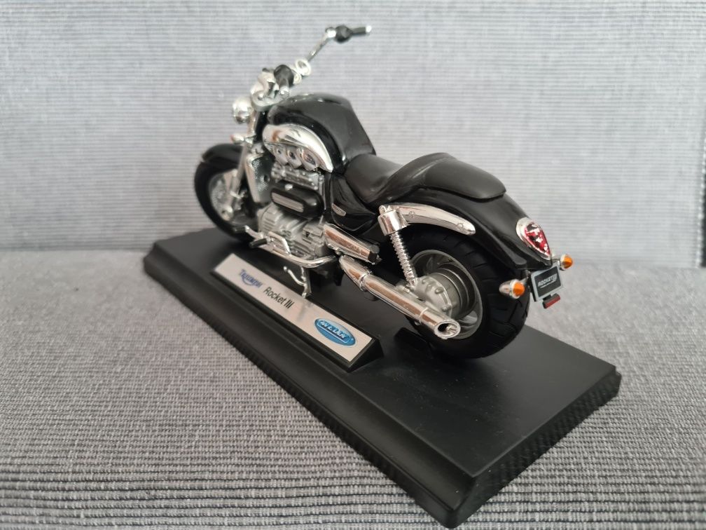 Model Triumph Rocket III