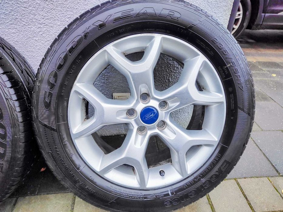 Koła na felgach aluminiowych Ford 17"