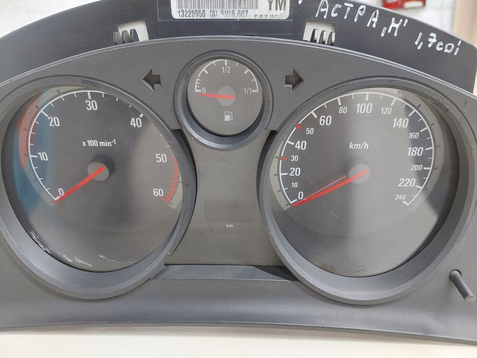 Панель приладів Опель Астра Н 1.7