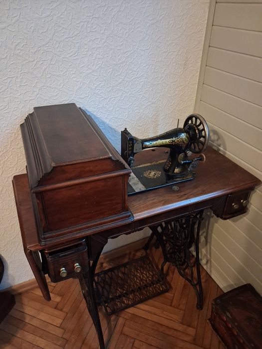 Maszyną  Singer. Rok produkcji 1886