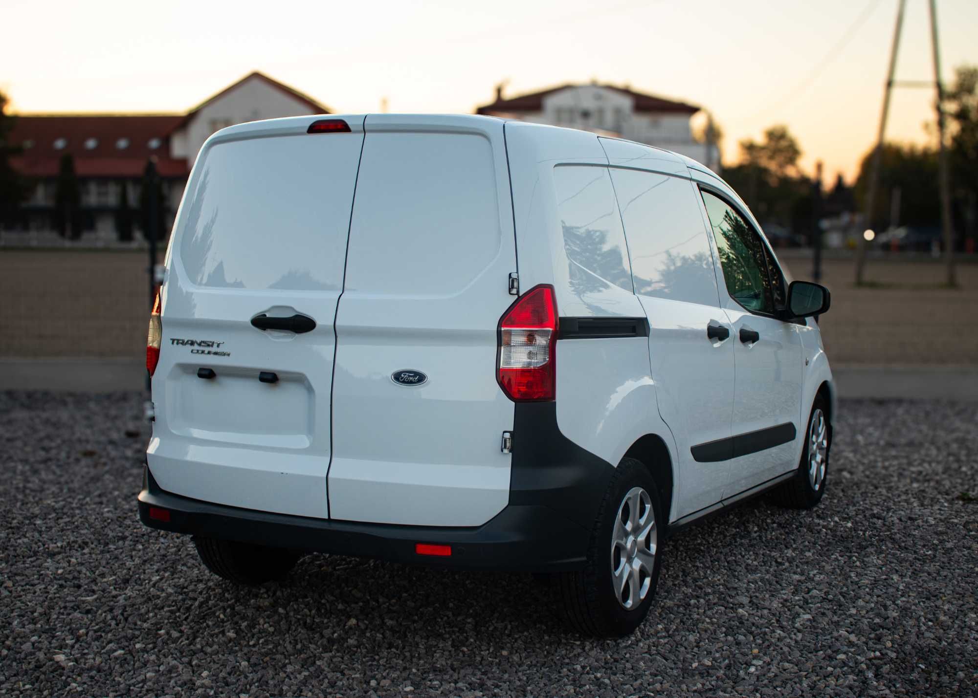 Bus do wynajęcia - Ford Transit Courier