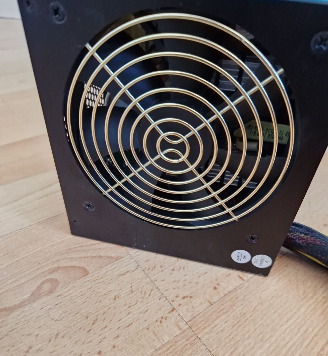 Блок  живлення 550W 24+8(4+4)/6pin відеокарта/4sata/4mol Стан гарний
