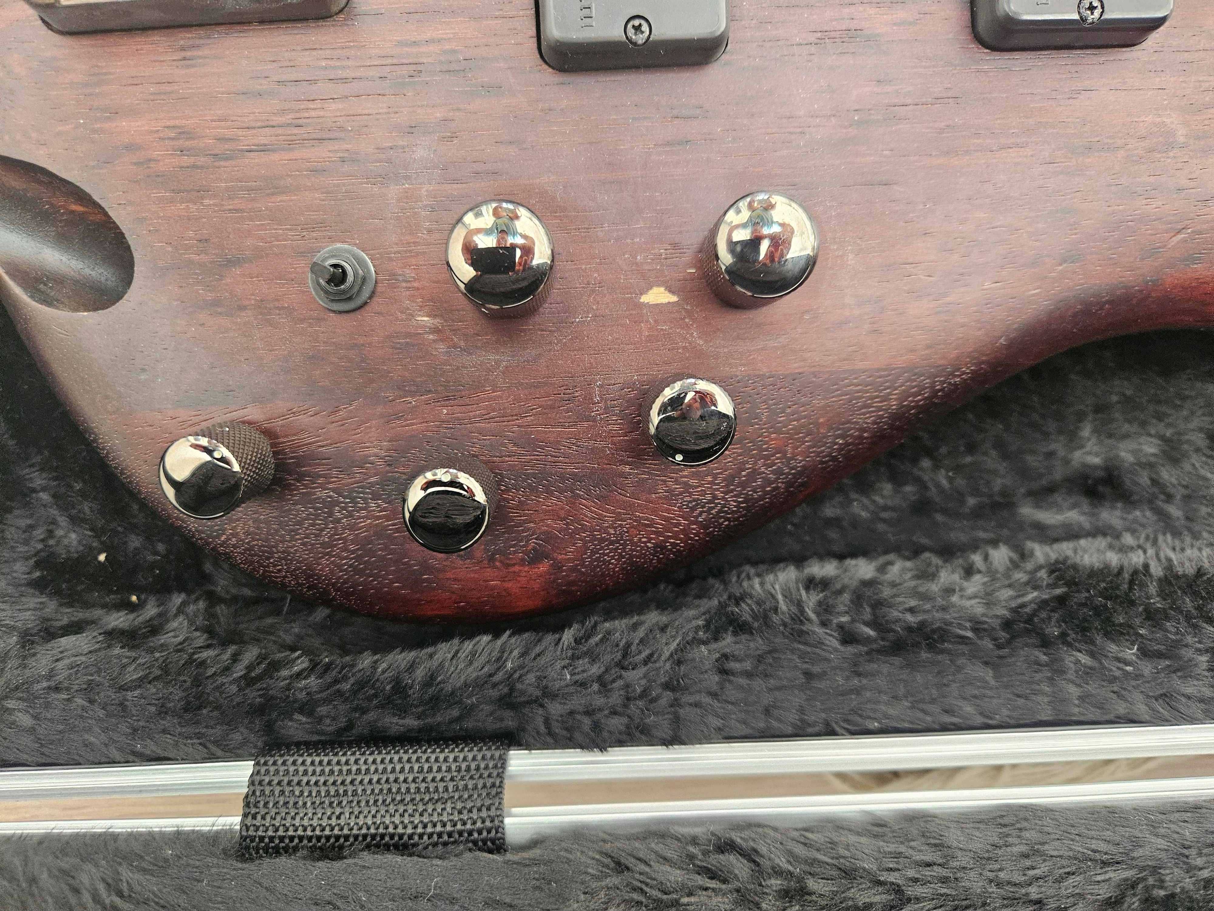Gitara basowa Ibanez SR500+akcesoria futerał, kabel, metronom, stroik
