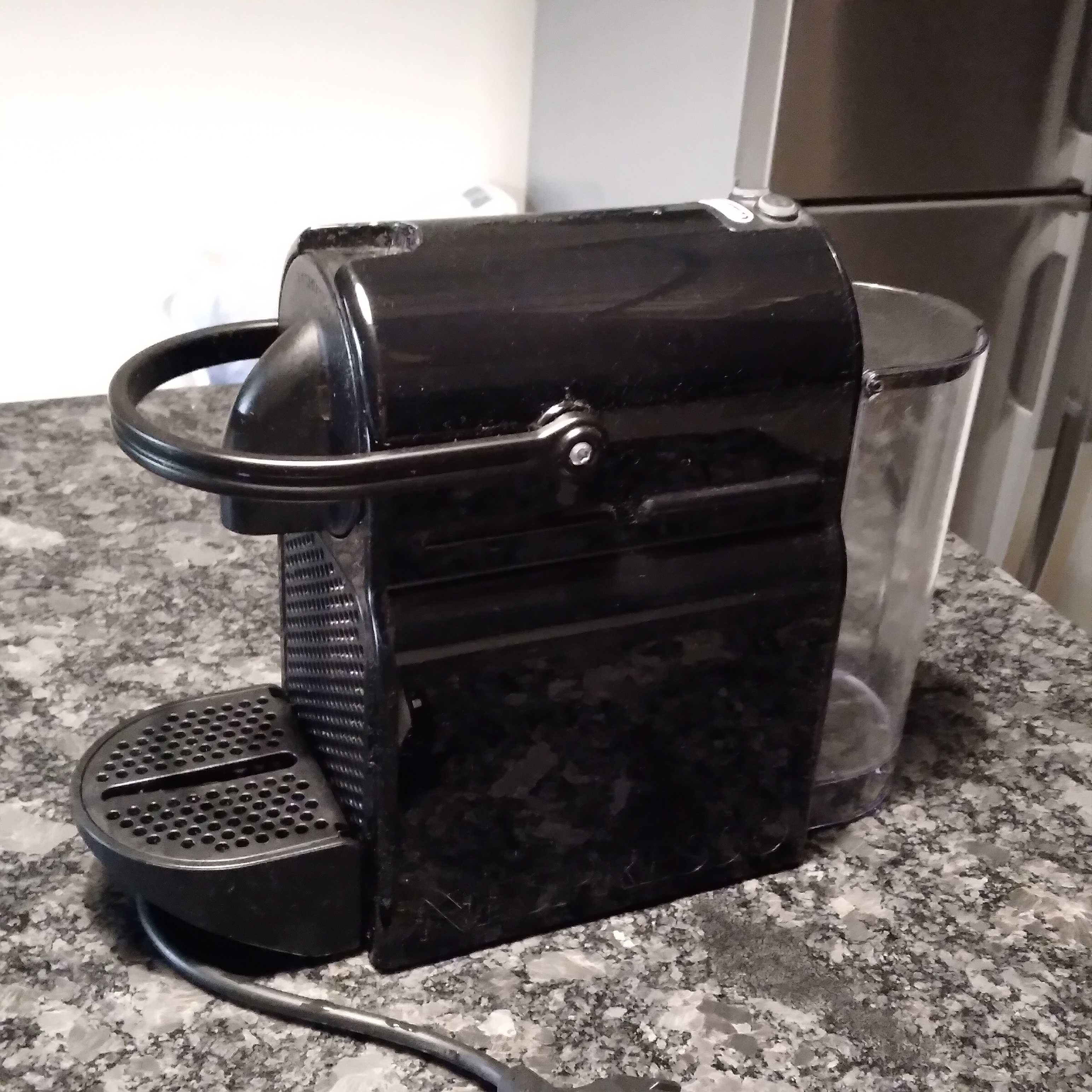 Ekspres DeLonghi Nespresso Inissia EN80.B