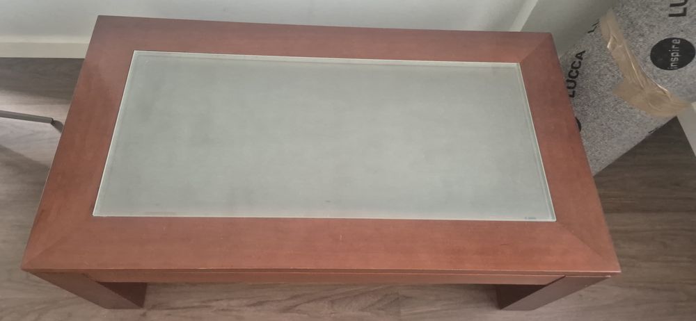 Mesa de centro com vidro