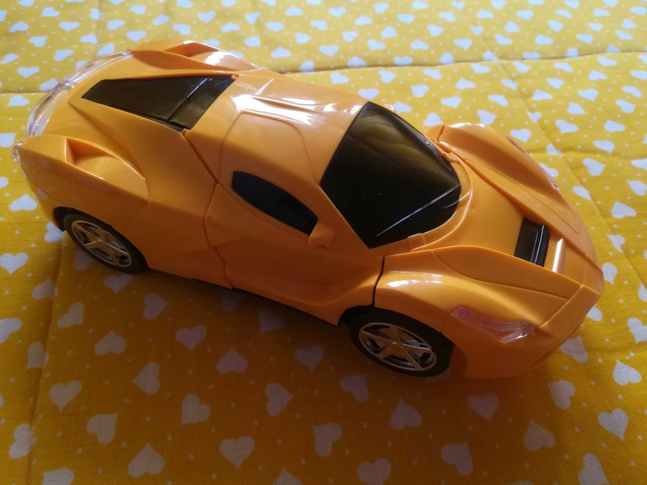 Carro amarelo Transformers