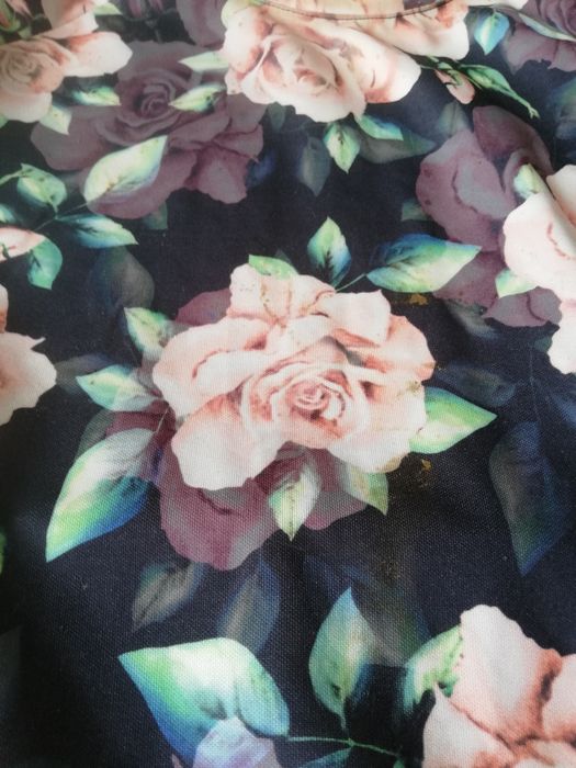 Bluza w różowe róże