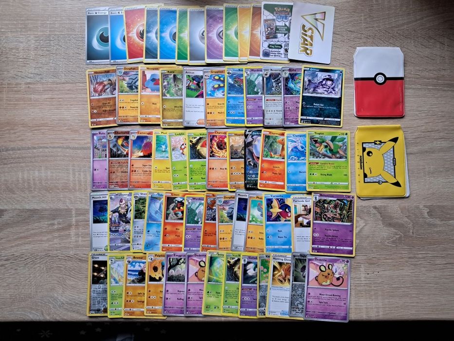 Sprzedam 62 karty Pokemon.