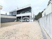 Moradia geminada T4 para venda na Palhaça, em Oliveira do Bairro