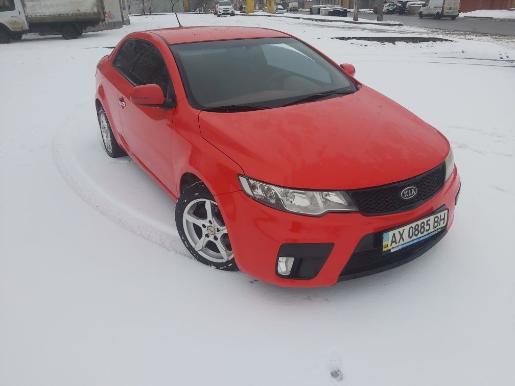 Kia Cerato на полном ходу.