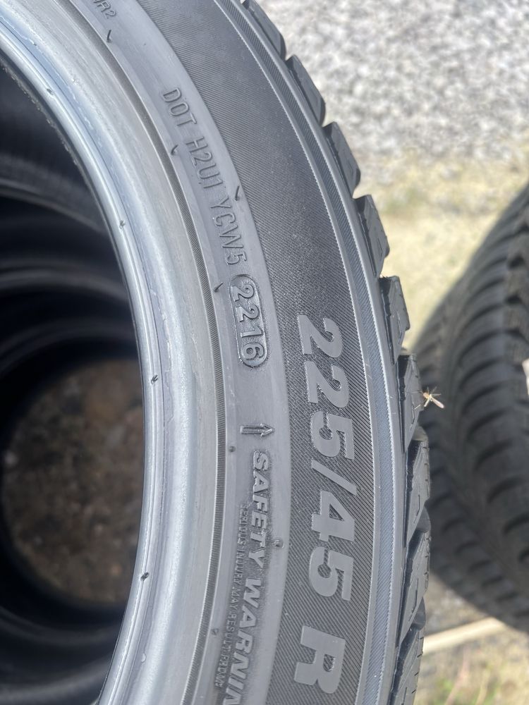 Komplet opon zimowych 225/45 R17 kumho