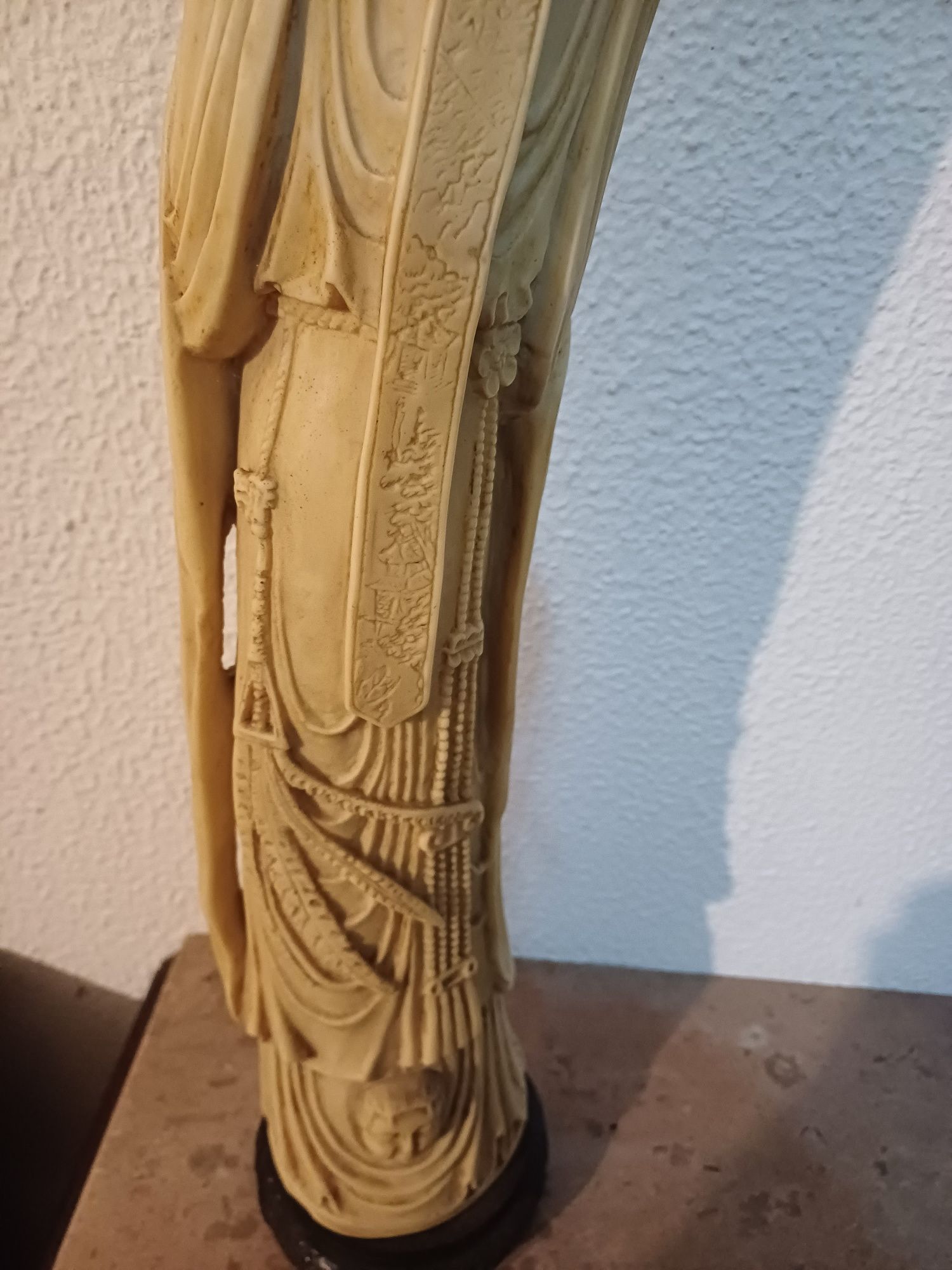 Figura Oriental  esculpida