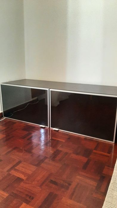 Móvel ikea com portas