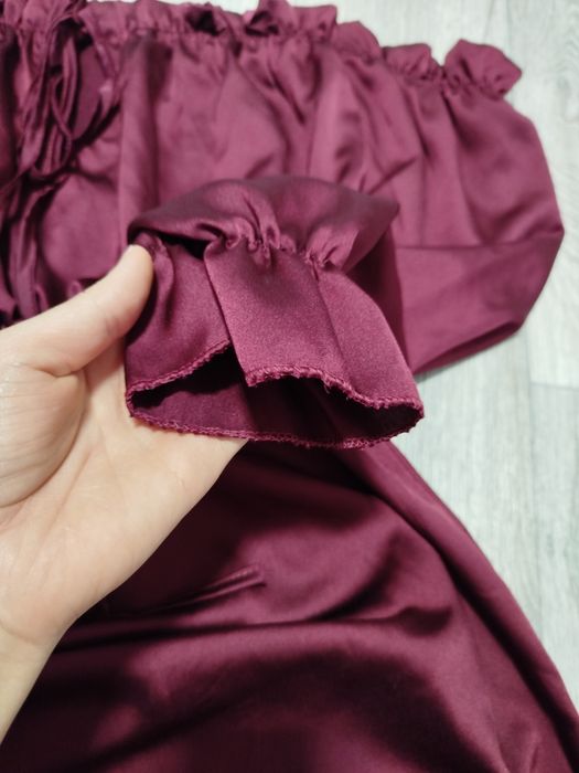 Жіноча бордова сукня з відкритими плечима М-Л