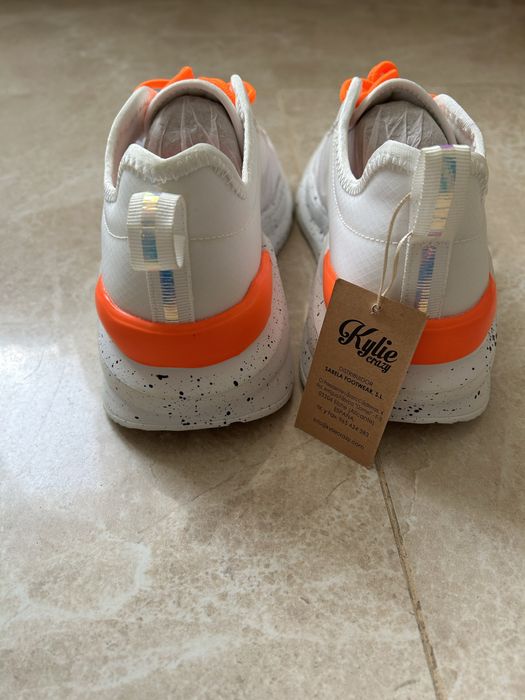 Новые кроссовки, привезены из Испании