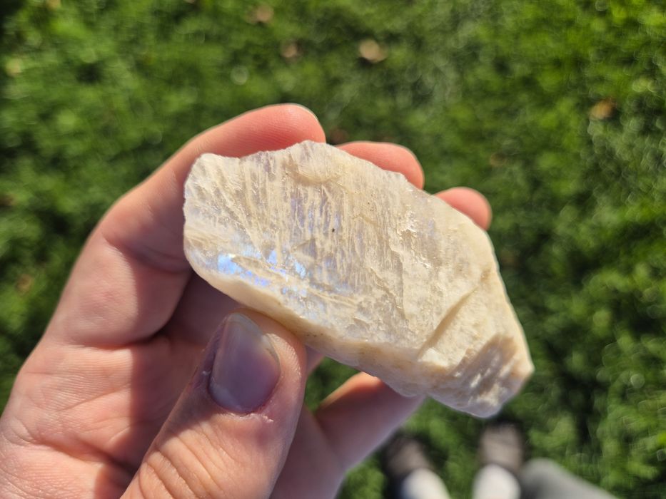 Kamień księżycowy biały niebieski