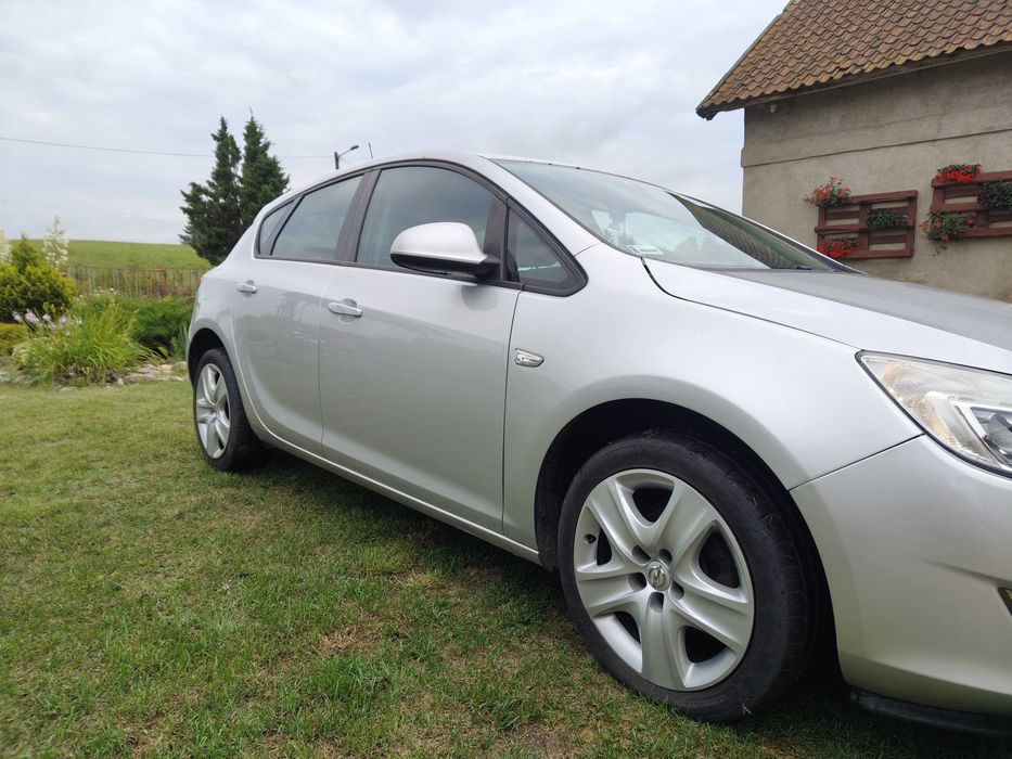 Opel Astra 1.4 benzyna 2010 r