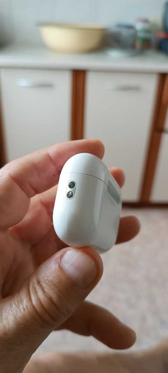 Навушники AirPods Pro 2 із зарядним футляром MagSafe (Lightning)
A2698