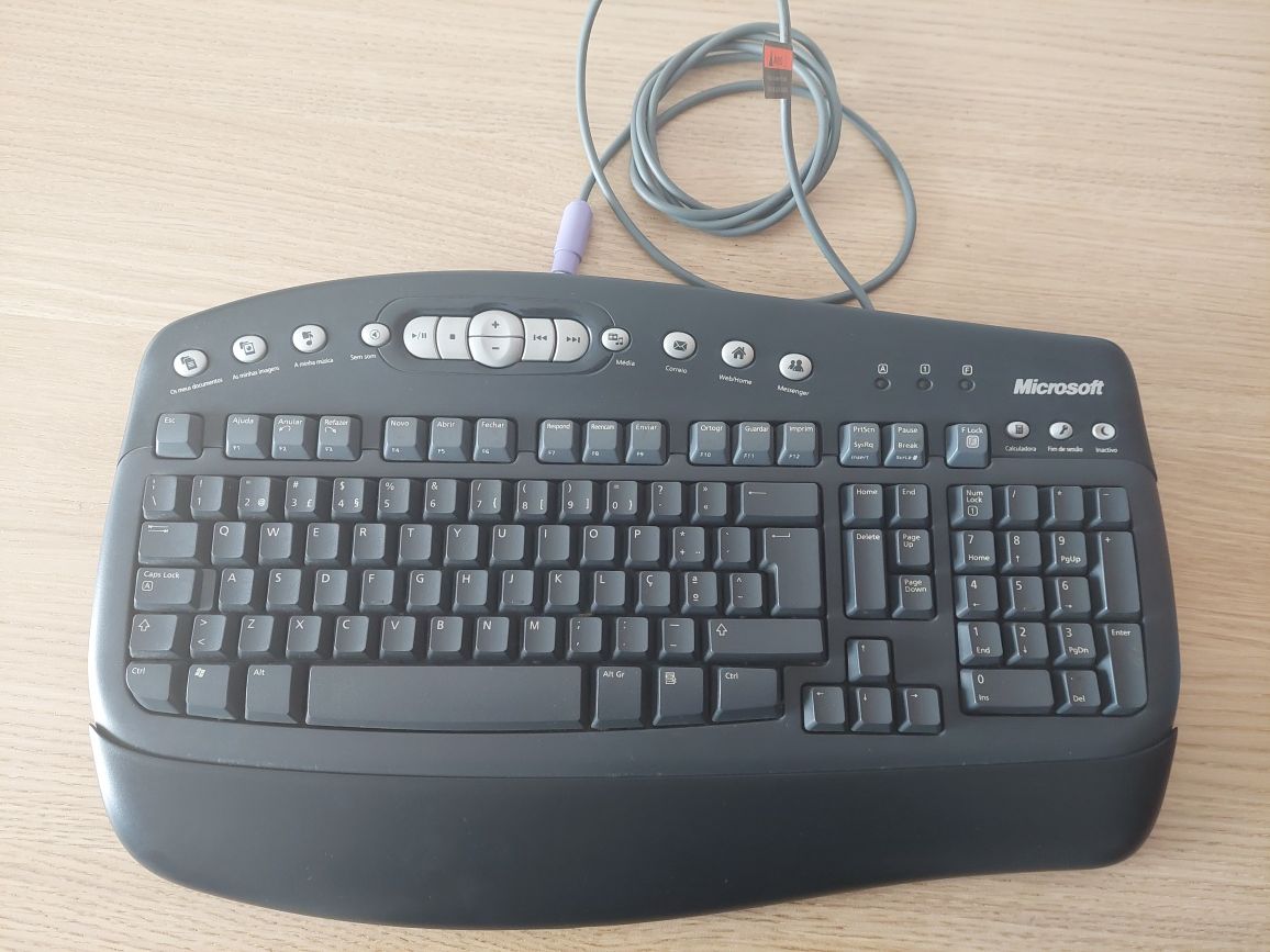 Teclado com fios Microsoft