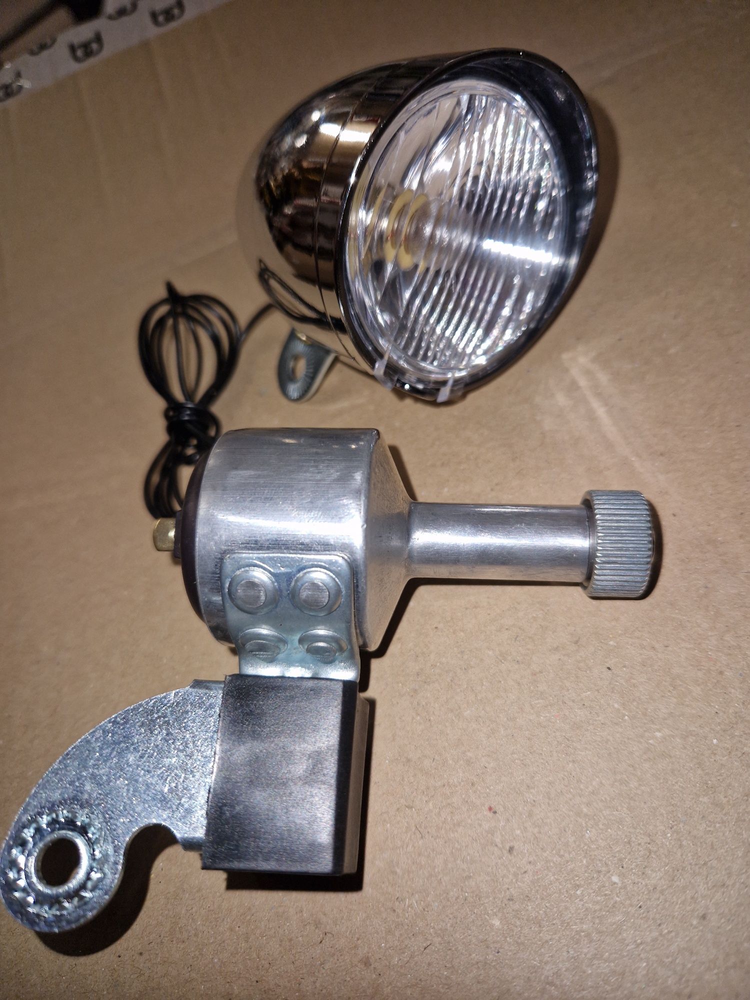 Nowy zestaw lampa+dynamo wigry 3 pelikan zenit jubilat flaming uniwers