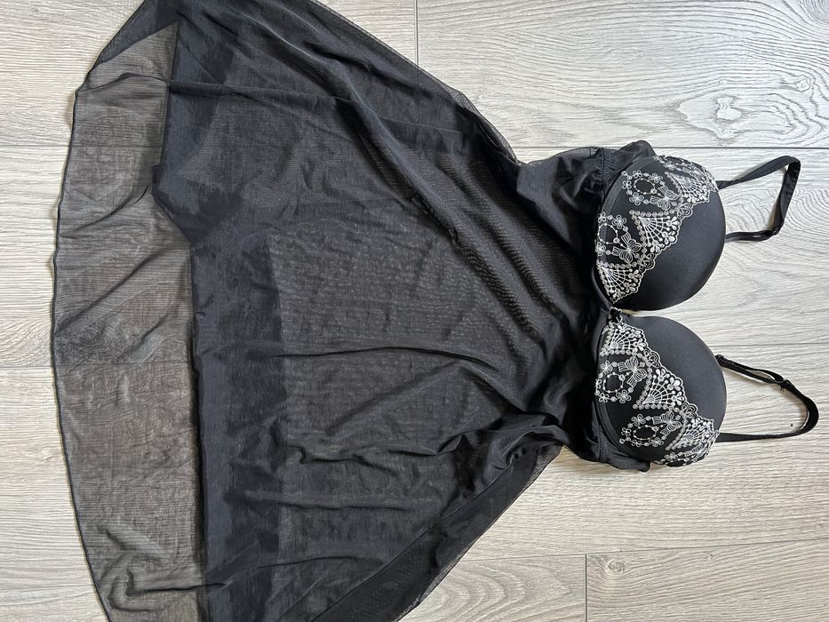 Пінюар чорного кольору