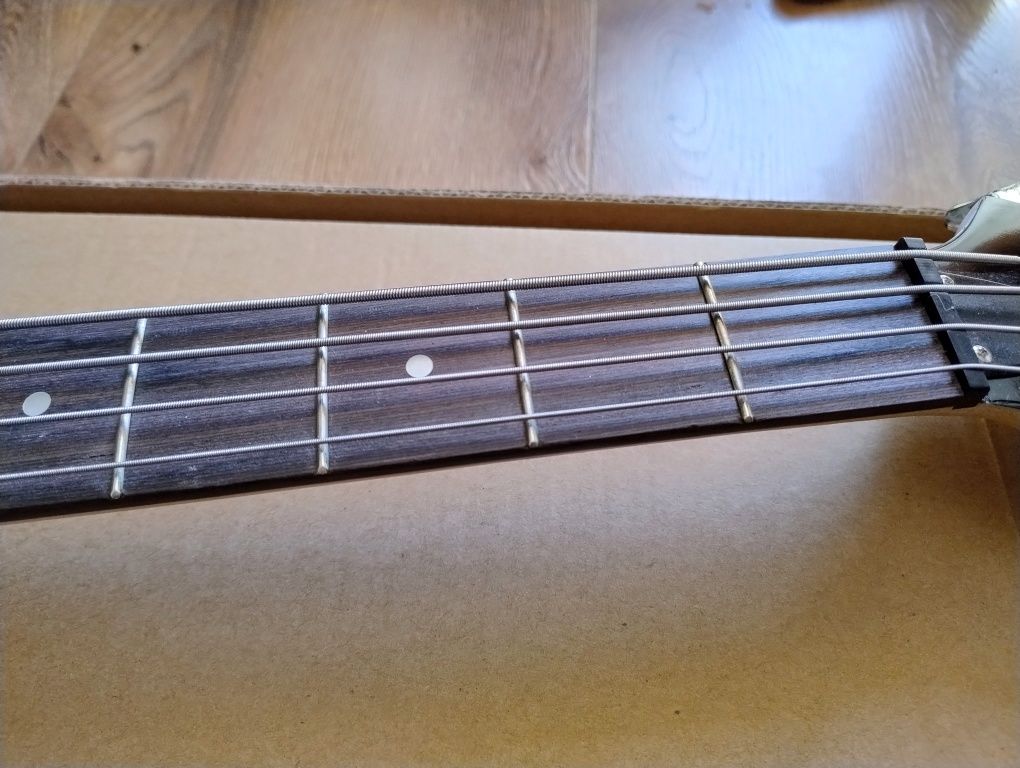 Gitara basowa Memphis MB-200 SB