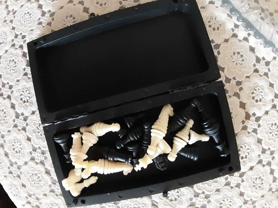 Шахматы складные удобно носить с собой в сумке б\у.