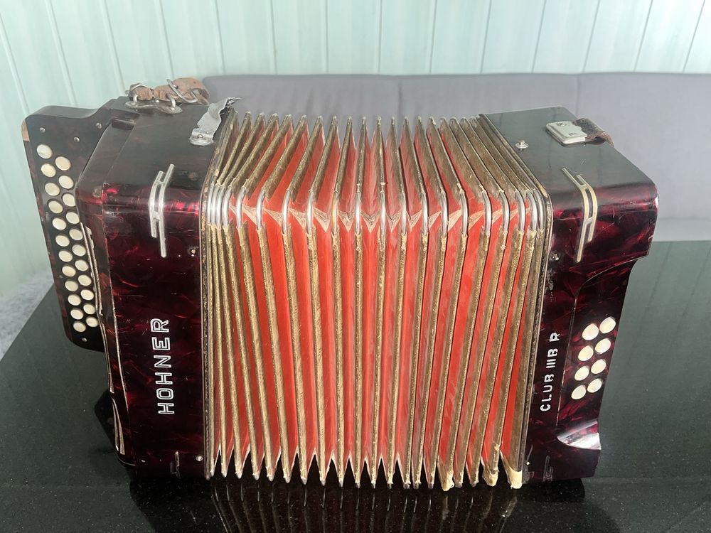Harmonia akordeon Hohner club III B