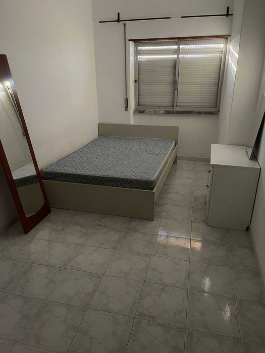 Aluga-se Quarto com tudo incluido