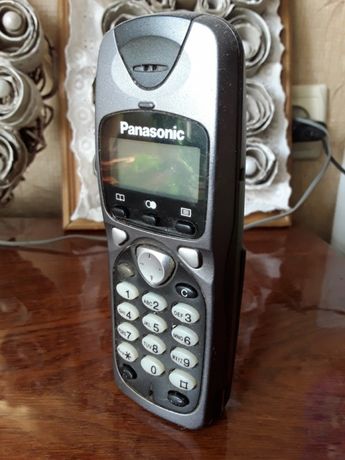 Радиотелефон Panasonic с говорящий базой