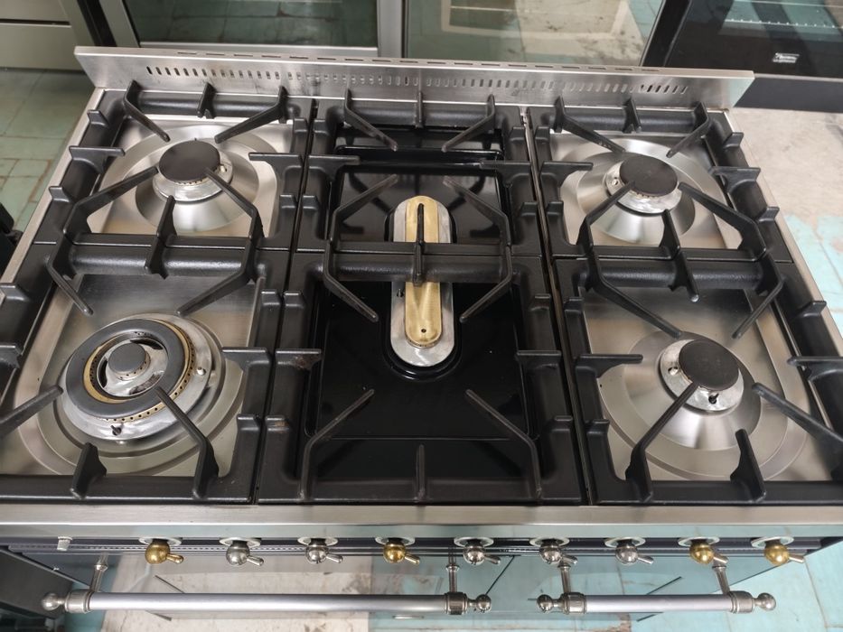 Професійна газова плита на 5 камфорок