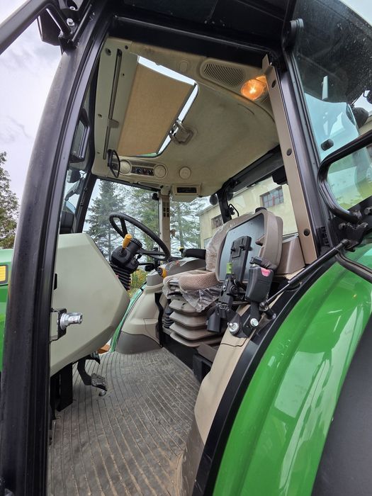 Sprzedam John deere 5090M krajowy