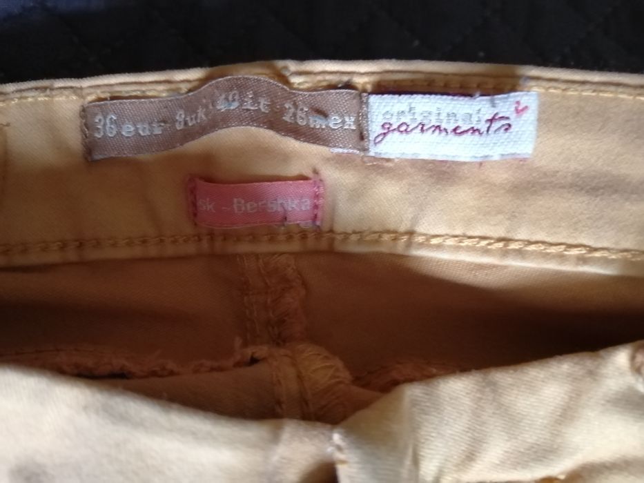 Calças sarja de cor mostarda