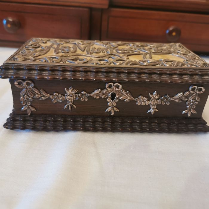 Guarda jóias de pau santa e prata