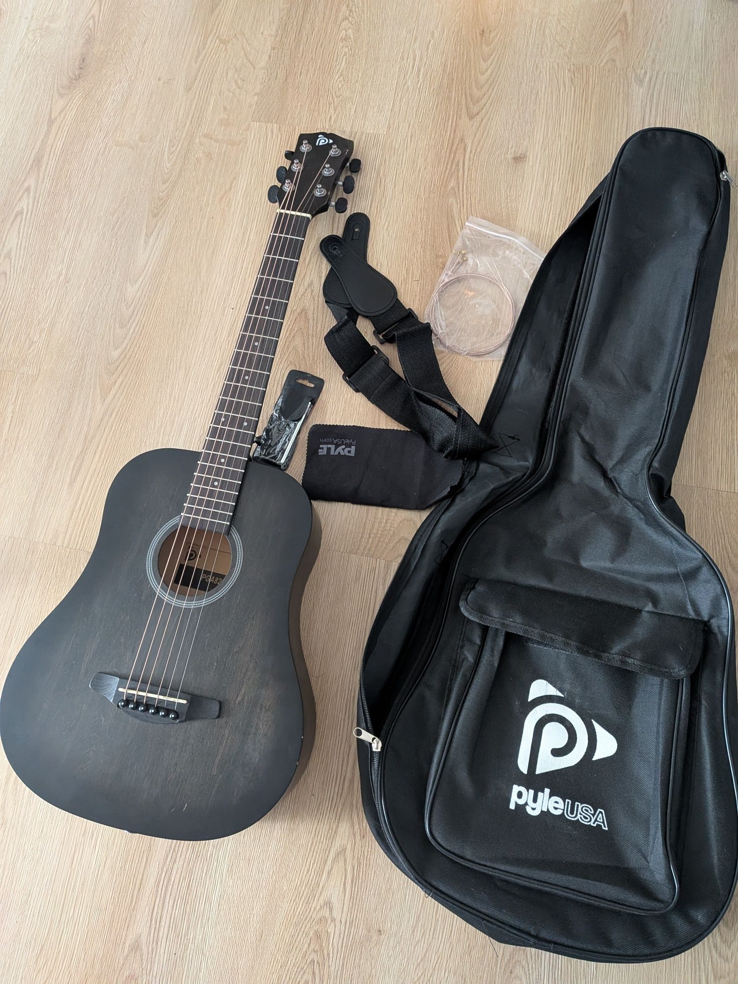 Gitara 1/2 stan idealny. Z torbą i akcesoriami