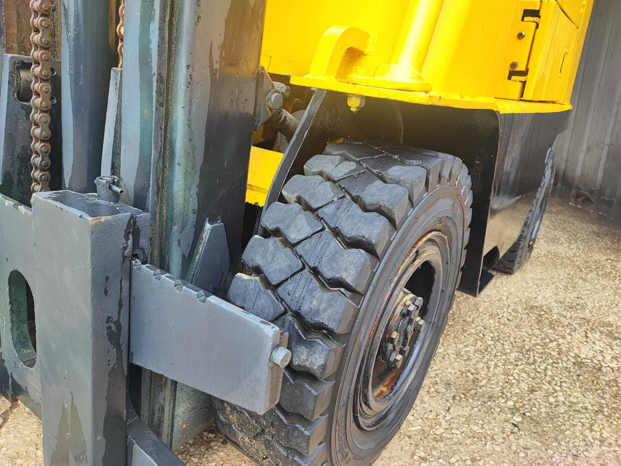 Empilhador Caterpillar V40B / 2000kg Diesel