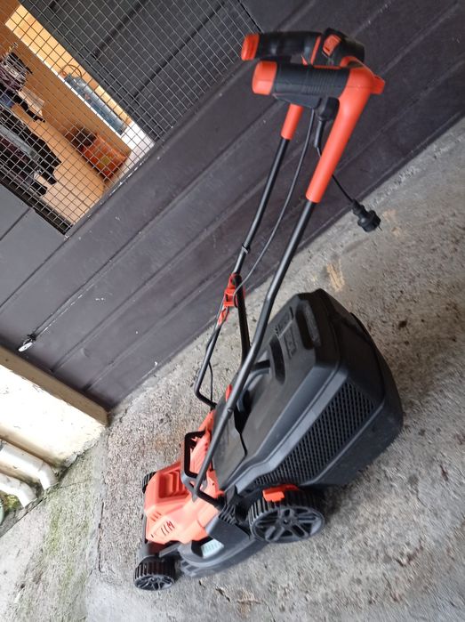 Corta-Relvas BLACK & DECKER 1800W 42cm com punho ergonómico