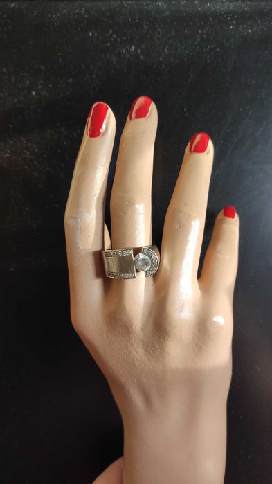 Серебряный гарнитур: перстень и серьги.