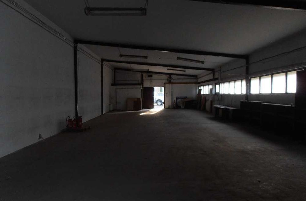 Sprzedam halę magazynową w Łazach