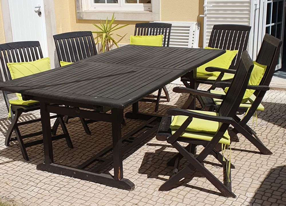 Mesa grande  de jardim com 6 cadeiras e respetivas almofadas