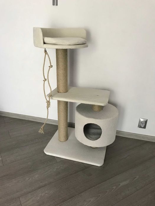 Nr 16. Drapak z domkiem dla kota z liną sizalową