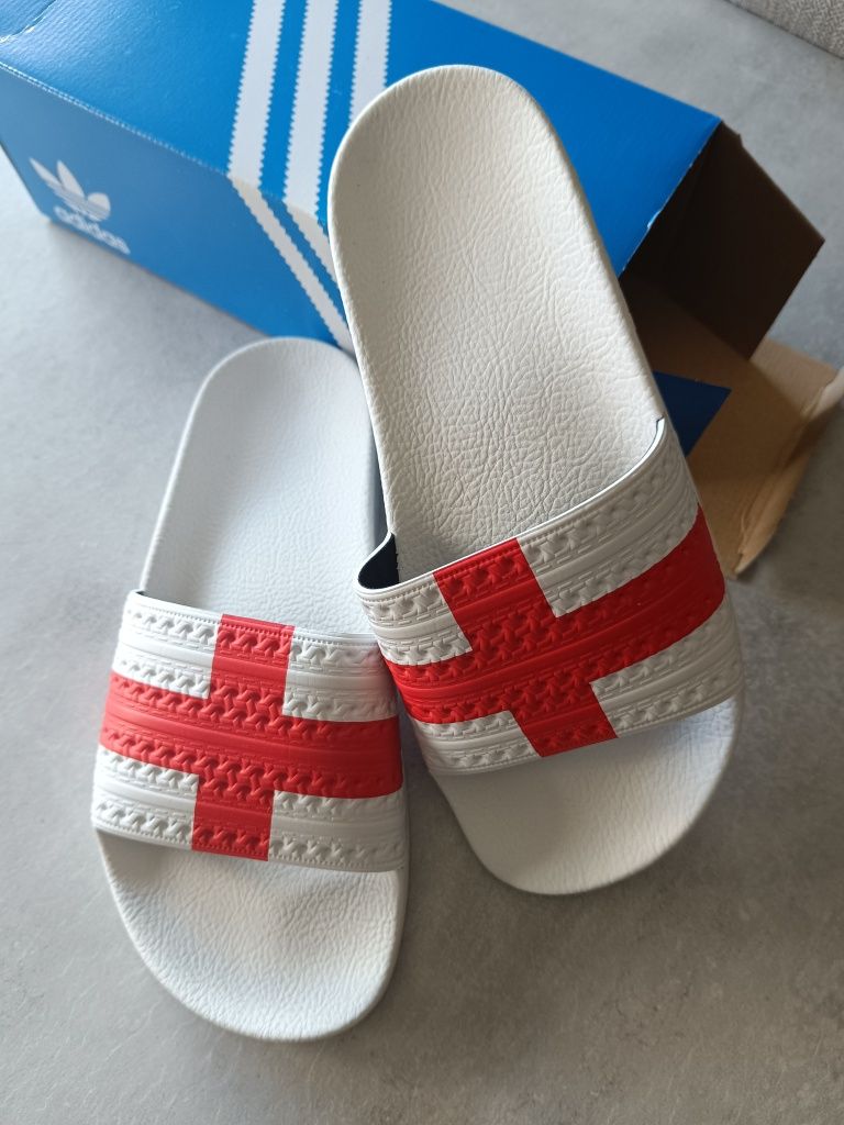 Chinelos novos Adidas Adilette 38