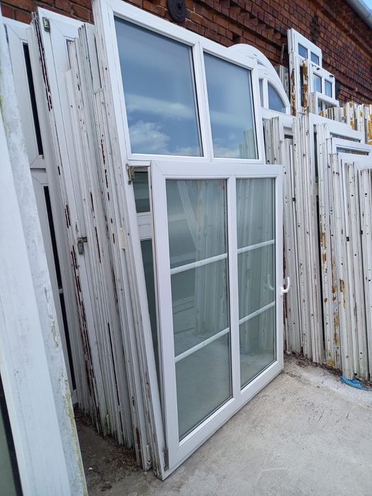 Okno duże z mleczną ornamentową szybą do kamienicy 132x220 DOWÓZ