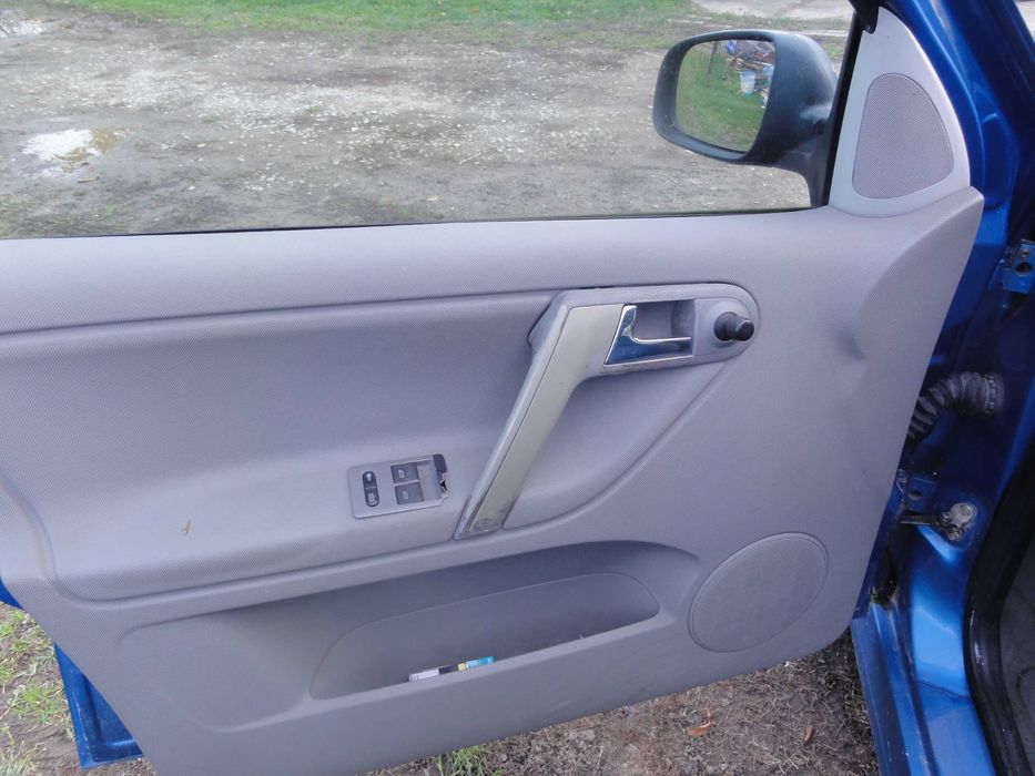 fotele ,tapicerka vw polo 2000r ,ladne